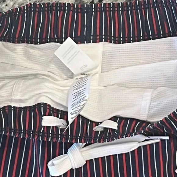 NWT Rhone 5.5" R&R Swim Trunks Mens S Goji Berry/Navy/White Stripe - Picture 8 of 10